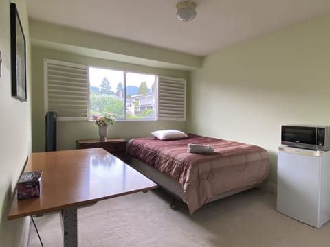 1 bedroom, desk, iron/ironing board, WiFi