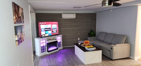 Smart TV, fireplace