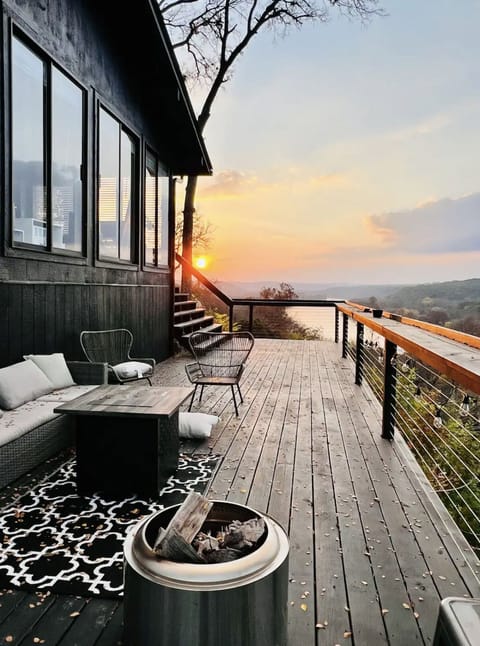 Lake Austin House Million Dollar Views Mins to DT ATX Maison in Lake Austin