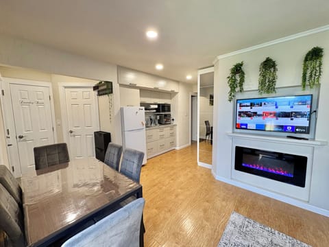 Smart TV
Fireplace/heater