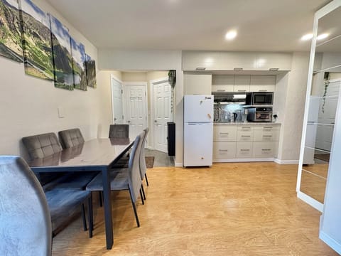 Kitchenette/Dining area