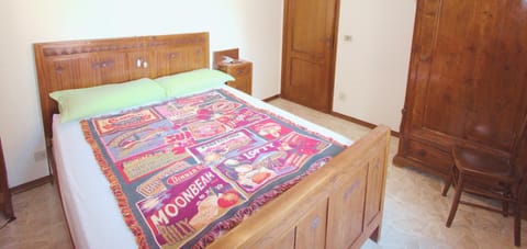 2 bedrooms, iron/ironing board, bed sheets