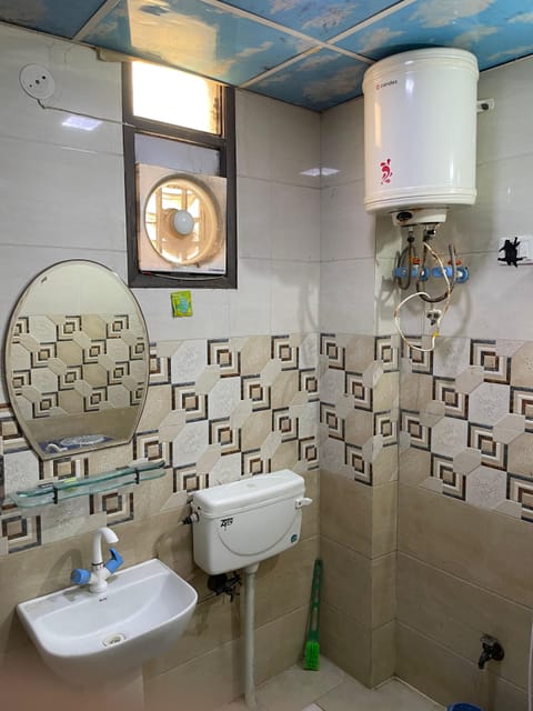 Combined shower/tub, bidet, soap, shampoo