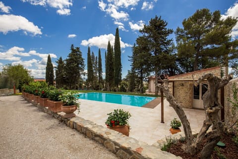 Activities, Amenities, Balcony / Terrace / Patio, Building Exterior, Hot Tub, Room Detail, Spring, Summer