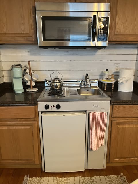 Fridge, microwave, stovetop, coffee/tea maker