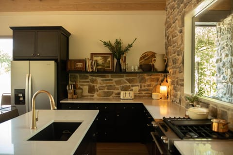 Fully equipped kitchen.