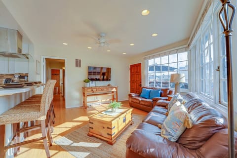 Casa de Playa- South Mission Beach Escape! Upstairs 3 Bed/ 2 Bath