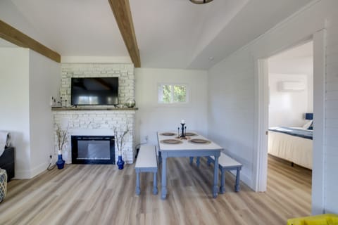 Dining Area | Dishware Provided