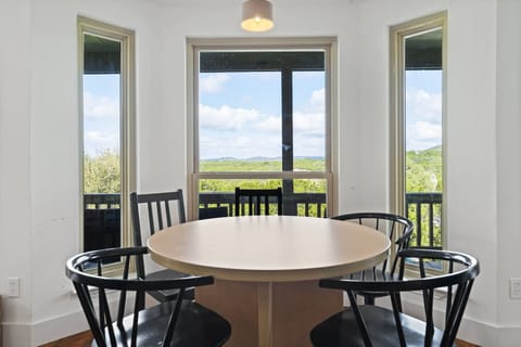 Dine with a view: A 5-seater round table, balcony, and the stunning hill country as your backdrop.