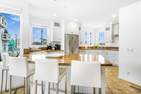 All kitchen essentials needed for a comfortable stay. Coffee provided.