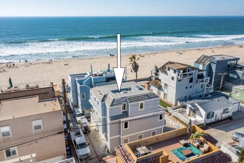 Amazing Ocean view home in the heart of Mission Beach.