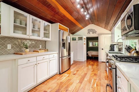 Fully-stocked Kitchen