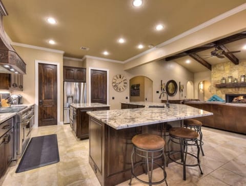 Breakfast bar and kitchen island