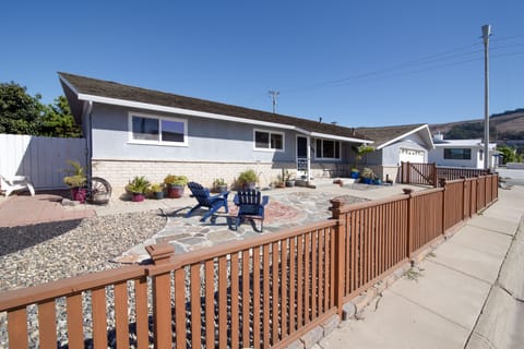 The front yard provides ample space to experience the sea breeze.