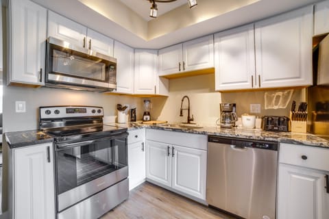 Fully Equipped Kitchen | Cooking Basics | Coffee Maker | Toaster