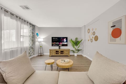 Living area | Smart TV, computer monitors