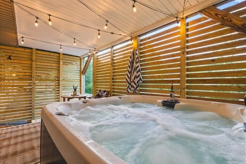 Indoor spa tub