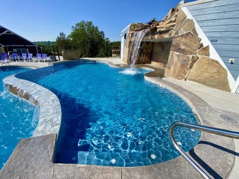 Swim under the waterfall! Wow!!