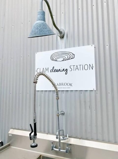 In town clam cleaning station