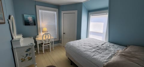 8 bedrooms, iron/ironing board, free WiFi