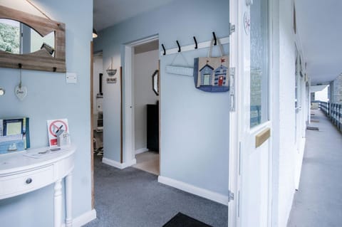 17 Beach Court - 2 Bed Apartment - Saundersfoot (17192)