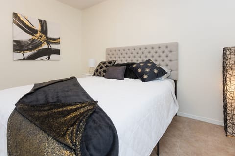 Second bedroom with queen bed