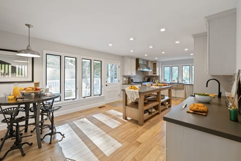 Plenty of prep space.