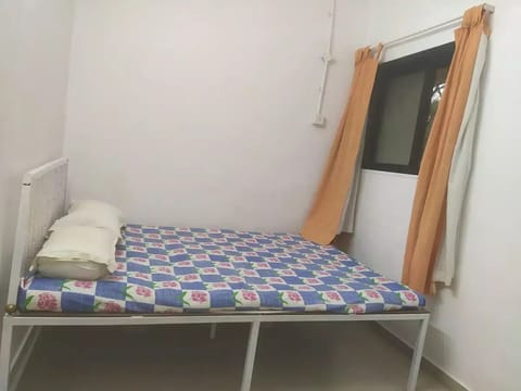 3 bedrooms, iron/ironing board, bed sheets