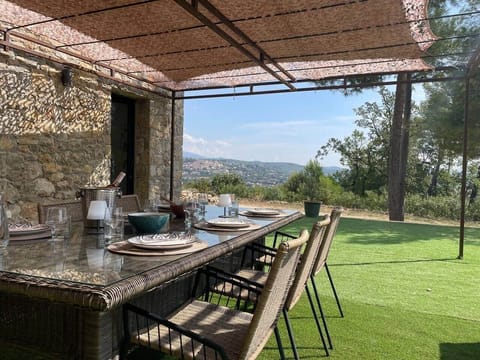 Espace repas ombragé