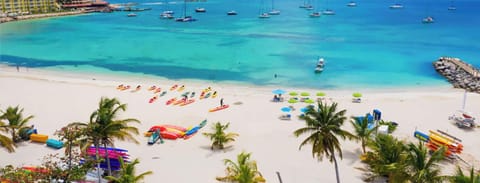 Beach nearby, sun loungers, beach towels