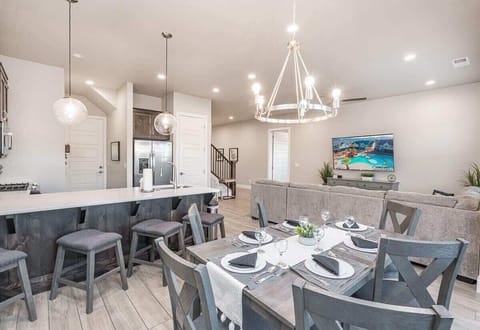 61 - Kitchen and dining area with seating for 10