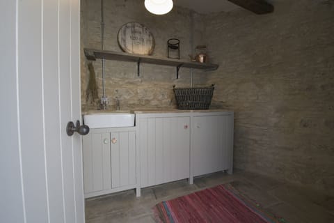 Utility area with washing machine and space for lockable bike storage