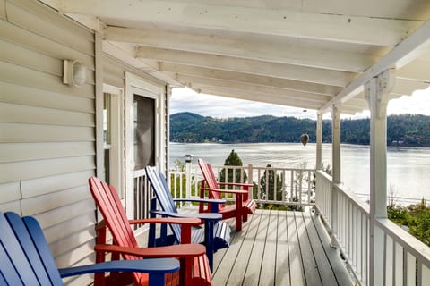 Harrison Vacation Rental | 3BR | 2BA | 2,300 Sq Ft | Stairs Required