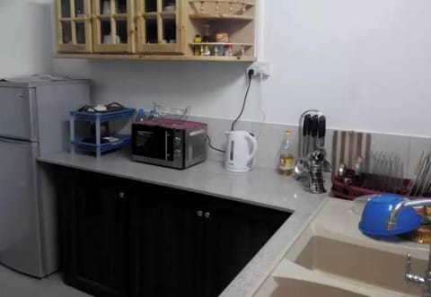 Fridge, microwave, oven, coffee/tea maker