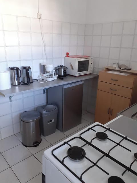 Fridge, microwave, oven, coffee/tea maker