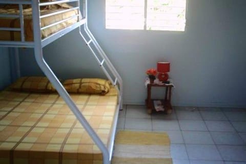 2 bedrooms, iron/ironing board, cribs/infant beds, internet