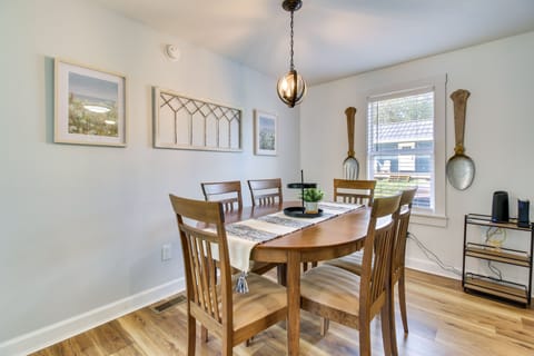 Dining Area | Dishware Provided