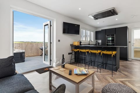 Lovely Cottage with Hot Tub