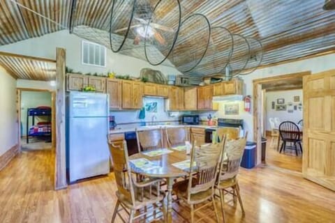 Baa7b2cf ad21 4995 8abc 881bfaf57cad