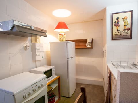 Property, Building, Lighting, Interior Design, Picture Frame, Floor, House, Wood, Real Estate, Flooring