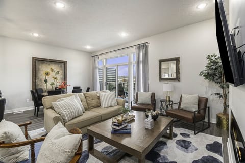 Living area | Smart TV, fireplace, books, stereo