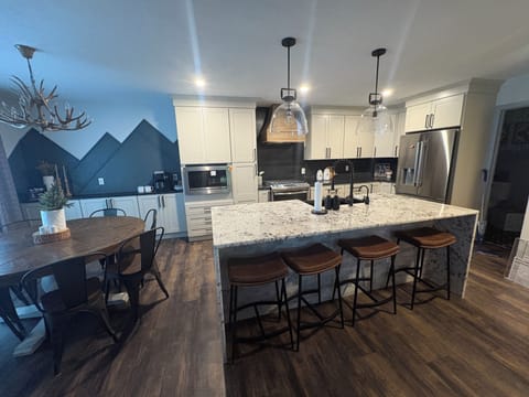 NEWLY Renovated Kitchen