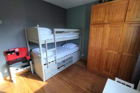 3 bedrooms, iron/ironing board, travel crib, free WiFi