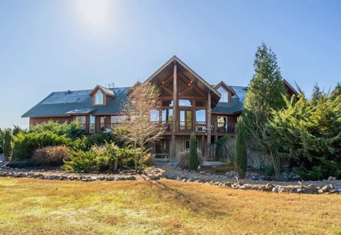 [Exterior] The Ranch has a Beautiful Exterior and is Always Well Kept Thanks to Our Dedicated Care Taker of this Property. We Want you to Feel Like you're in Paradise!