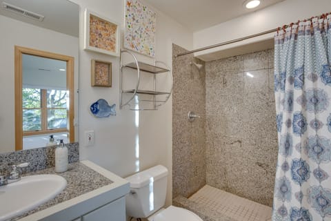 Full Bathroom | 1st Floor | Walk-In Shower | Towels Provided