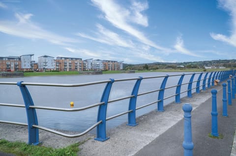 The Penthouse - 3 Bedroom Apartment - Llanelli (3893)