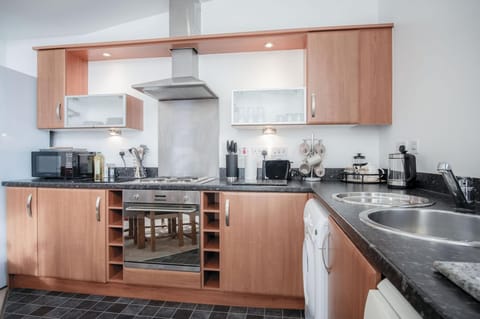 The Penthouse - 3 Bedroom Apartment - Llanelli (3873)