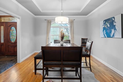 Dining room table that can seat up to 10 people
