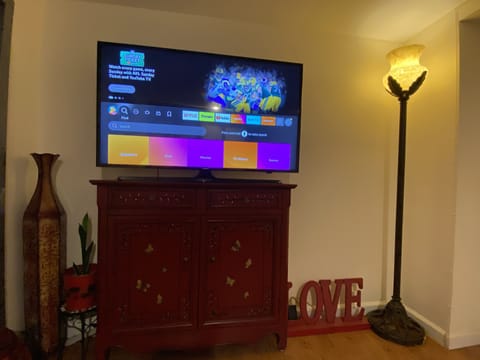 Smart TV with Amazon prime and netflix