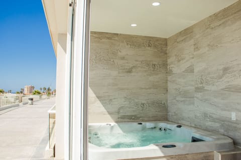 Indoor spa tub